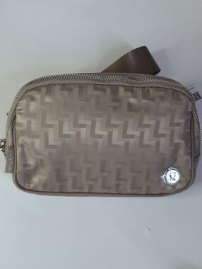 Everywhere Belt Bag 1L *L Monogram Jacquard Colour: Sheer Oak NWT + FREE GIFT